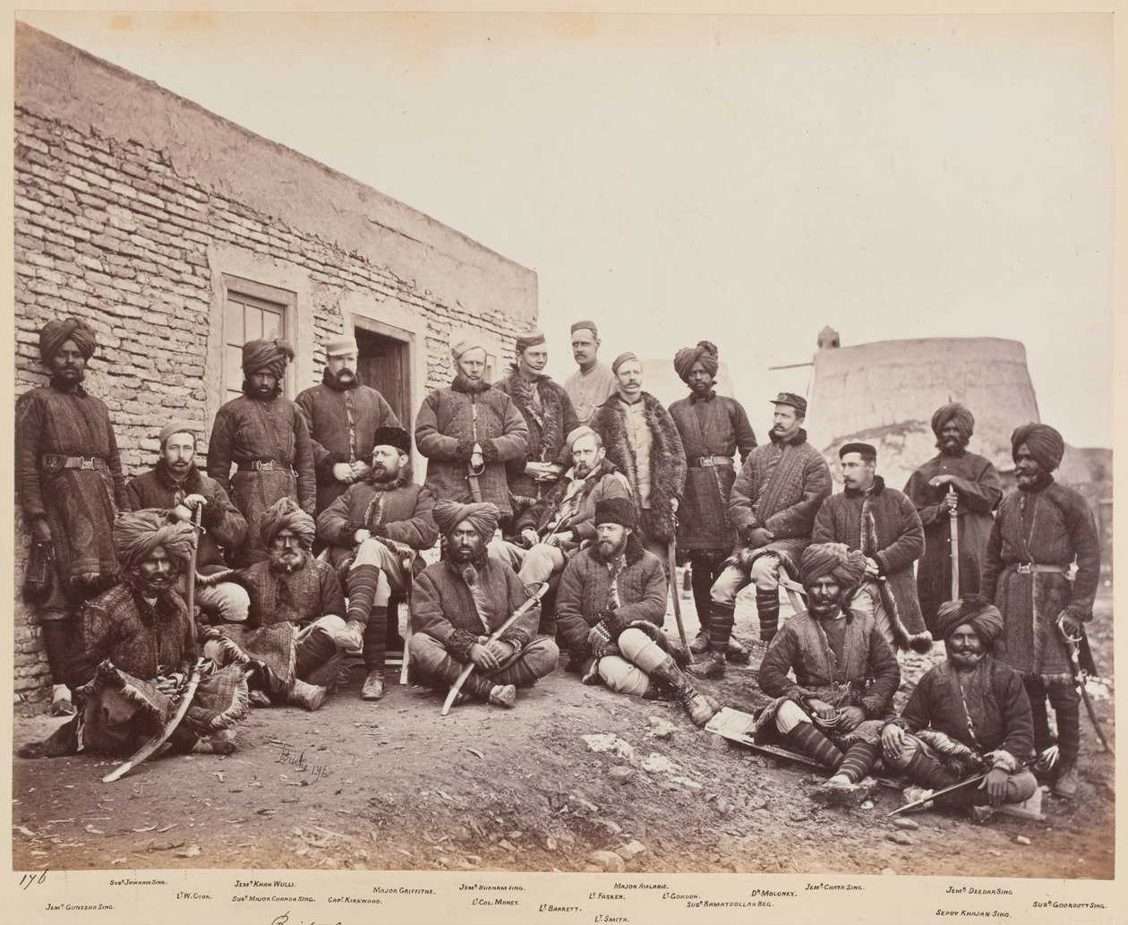 Oficiales británicos y nativos, 3º Sijs, 1879 de John Burke