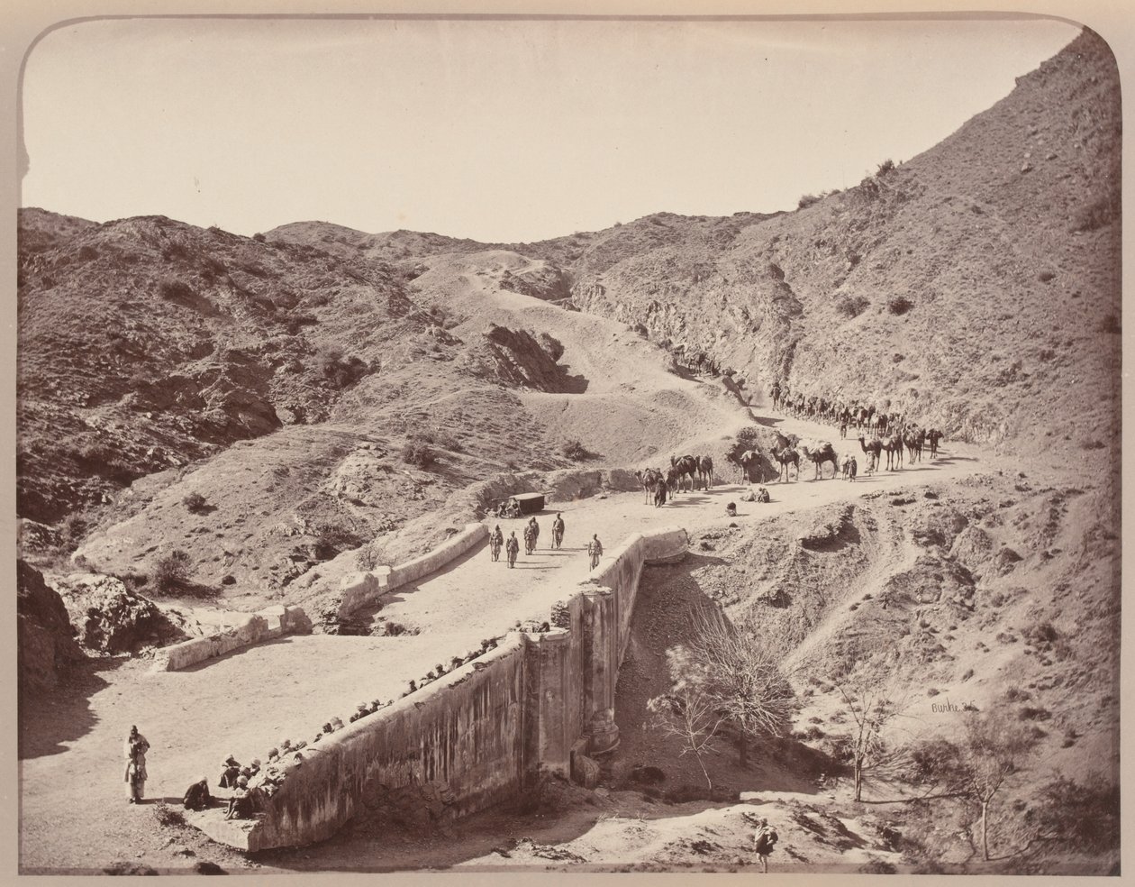 Puente de Mackeson y ascenso más allá, mirando hacia Ali Musjid de John Burke