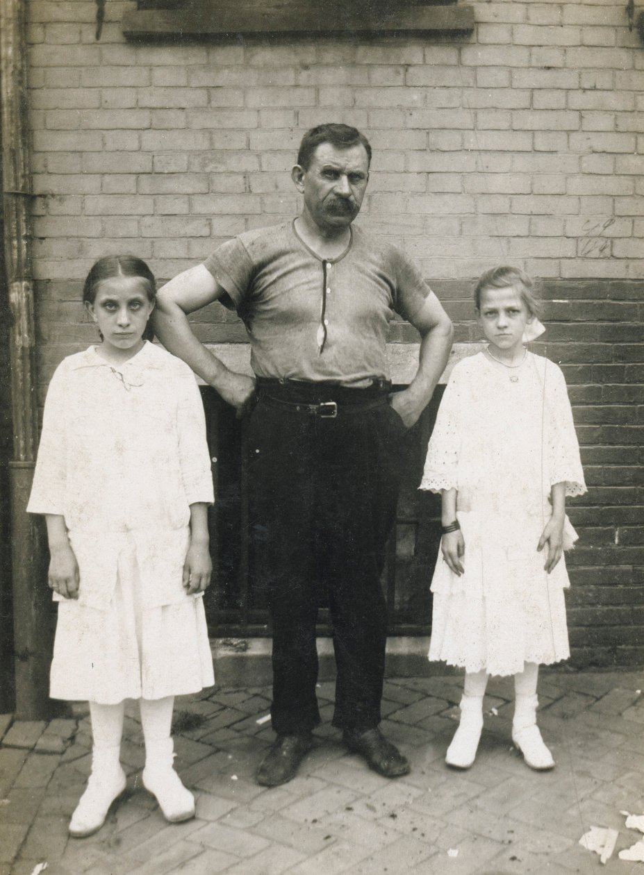 Un obrero y sus hijas, Kensington, Filadelfia de John Frank Keith