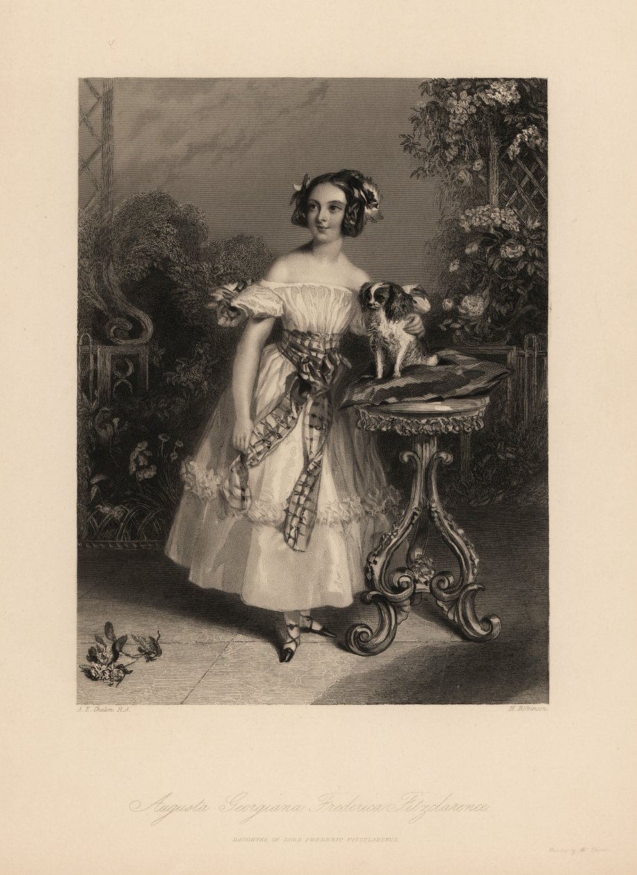 Augusta Georgina Frederica Fitzclarence, hija de Lord Frederic Fitzclarence, hijo ilegítimo del Rey Guillermo IV. Lleva el cabello en rizos y cintas, y viste un vestido con los hombros descubiertos atado con una faja, sostiene un spaniel King Charles en un de John James (after) Chalon