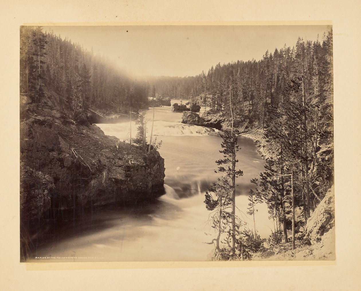 Rápidos del Yellowstone por encima de las cataratas de John K. Hillers