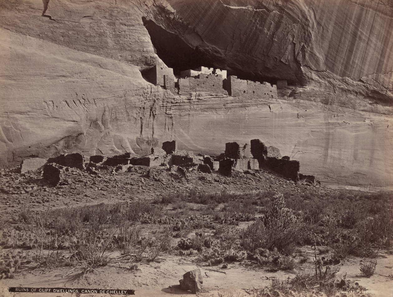 Ruinas de las viviendas en los acantilados, Cañón de Chelly de John K. Hillers