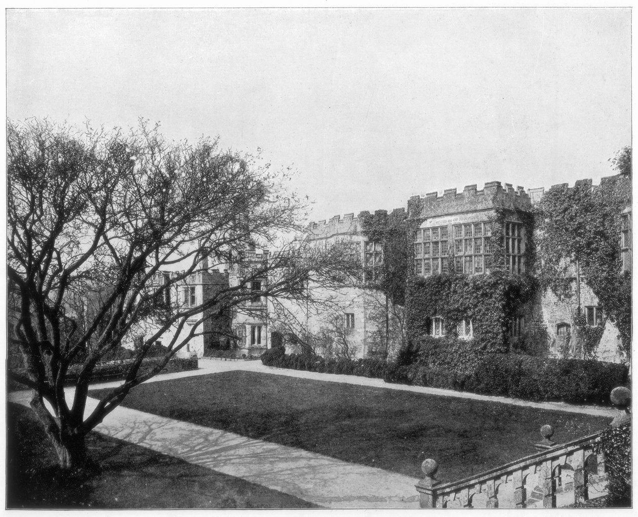 Haddon Hall cerca de Bakewell, Derbyshire, Inglaterra, finales del siglo XIX de John L. Stoddard