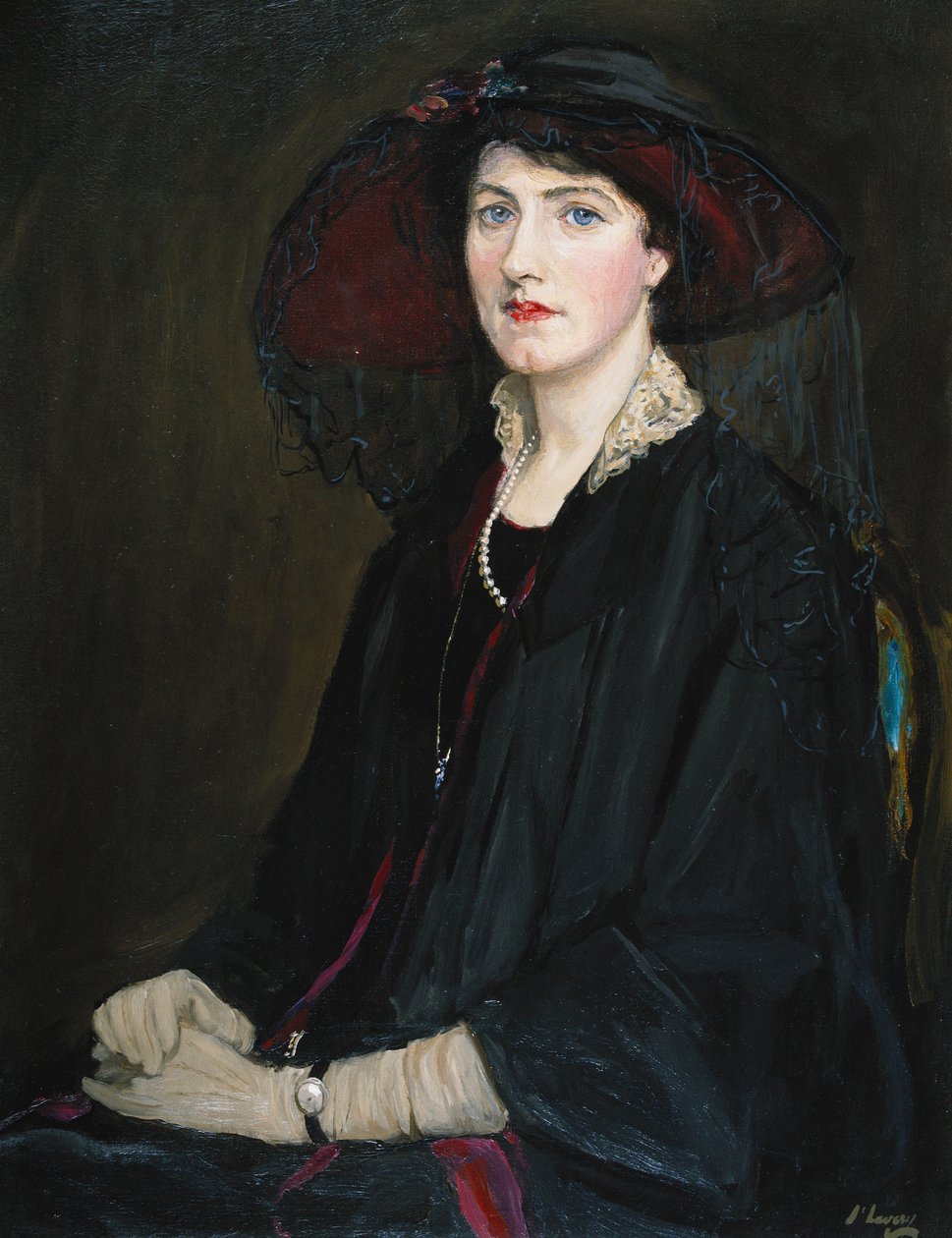 Retrato de Lady Raeburn, sentada medio cuerpo, con chaqueta de cuello de encaje, collar de perlas y sombrero negro de John Lavery