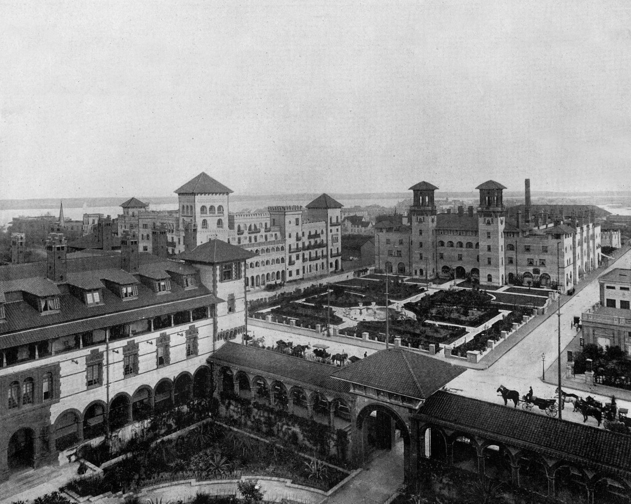 Hoteles en San Agustín, Florida: el Alcázar, la Cordoue, el Pont de León, c. 1900 de John Lawson Stoddard