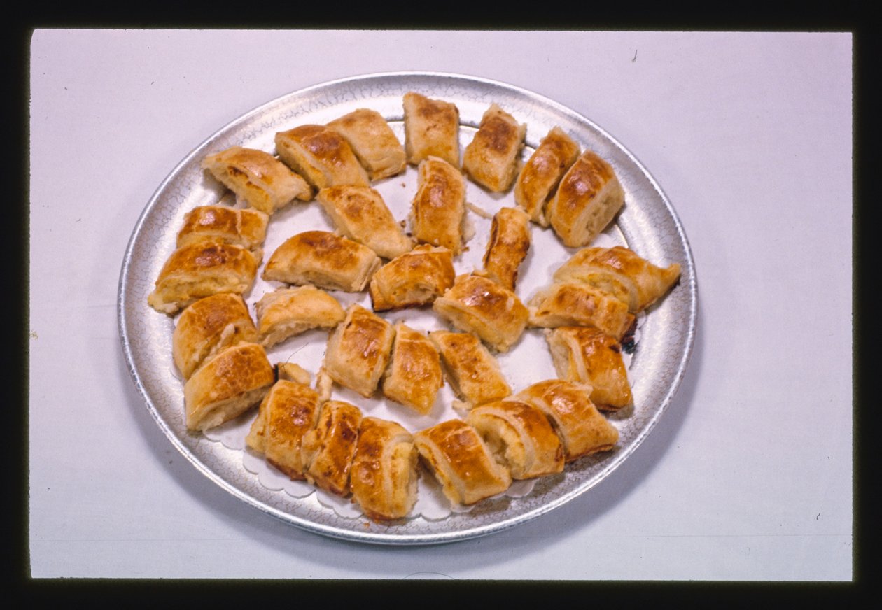 Knishes, patatas y queso, Menges Resort, Livingston Manor, Nueva York, EE.UU. de John Margolies