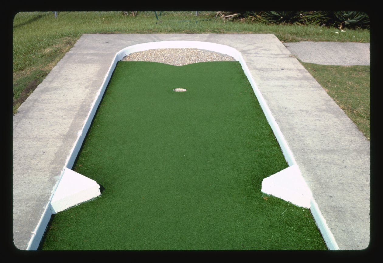 Pebble Trap Hole, Jekyll Island Mini Golf I, Jekyll Island, Georgia, EE.UU. de John Margolies