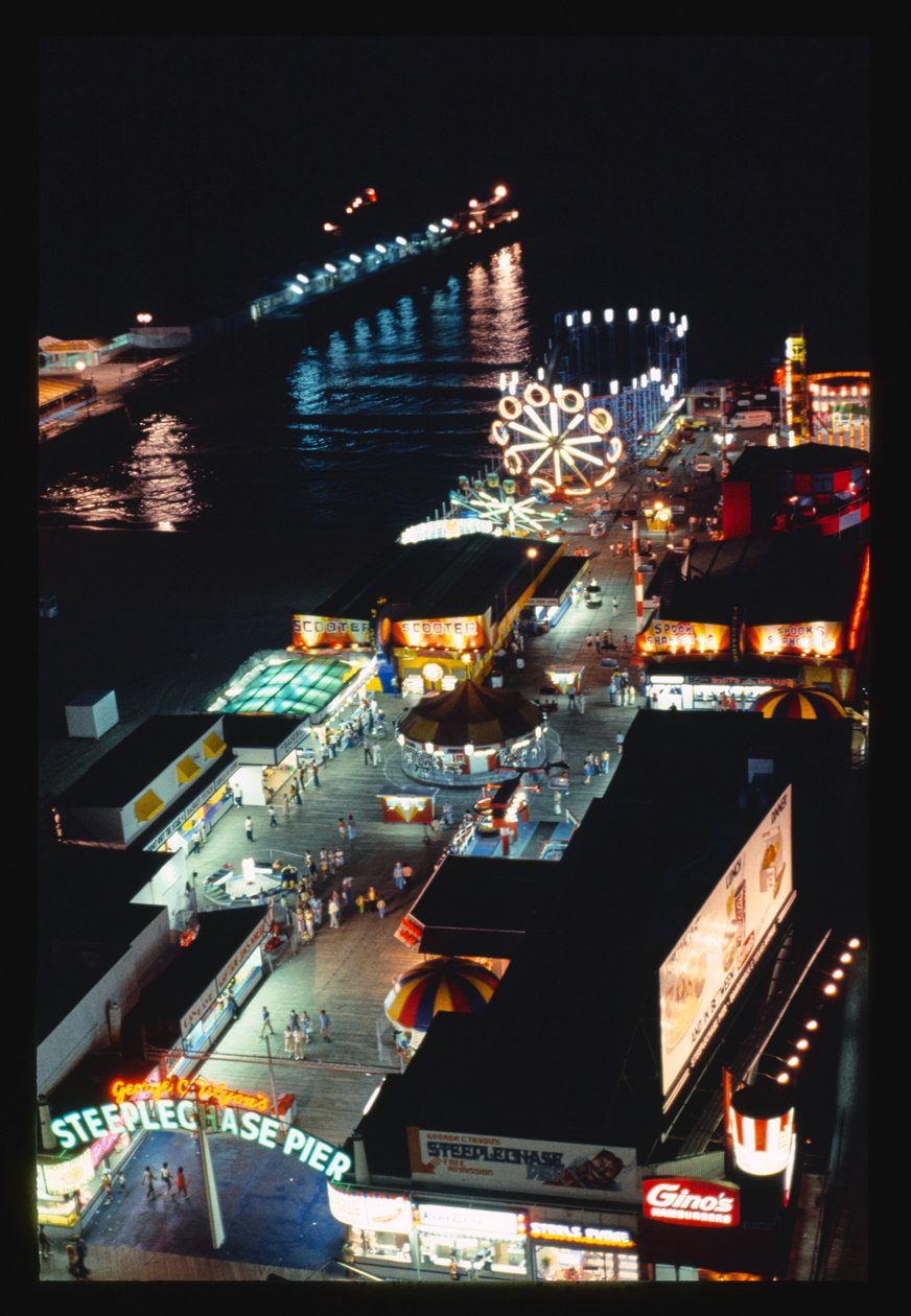 Steeplechase Pier de noche, Atlantic City, Nueva Jersey, EE.UU. de John Margolies