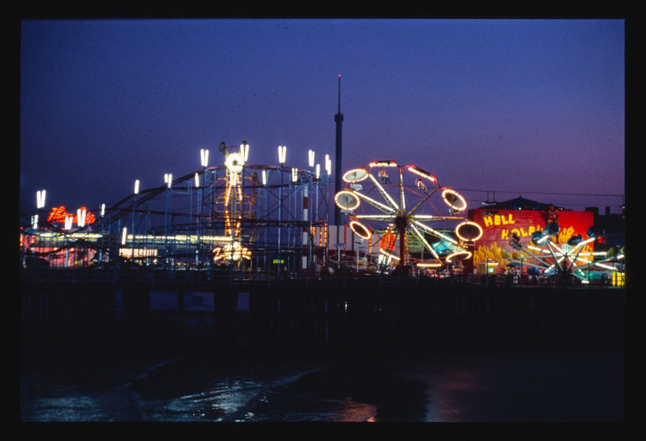 Steeplechase Pier de noche, Atlantic City, Nueva Jersey, EE.UU. de John Margolies