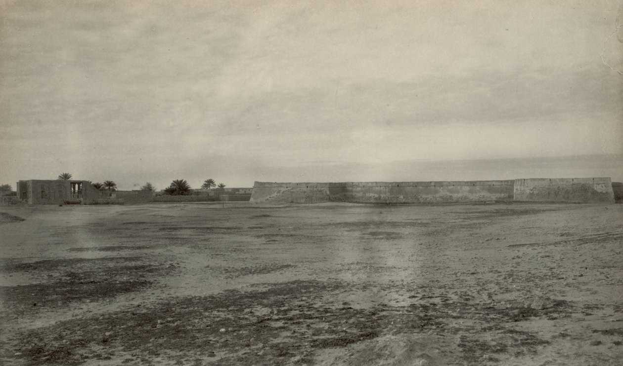 Fuerte, presumiblemente el Fuerte Mosselstein de la VOC en Band-e Charak cerca de Bandar-e Lengeh en Irán. de John Thomson