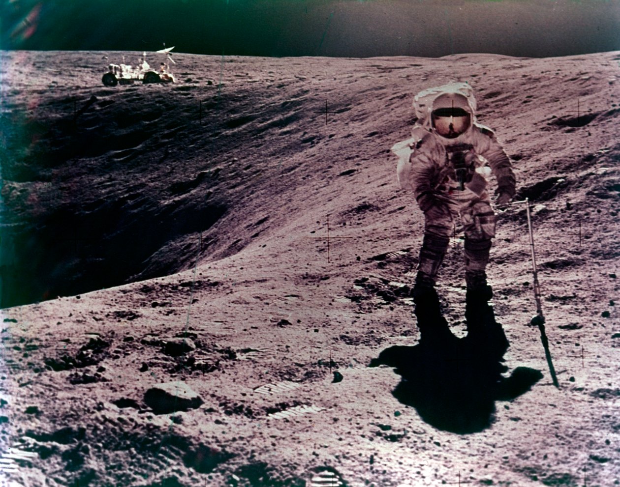 Astronauta Charles Duke en el sitio de aterrizaje de Descartes, misión Apollo 16 de John Watts Young
