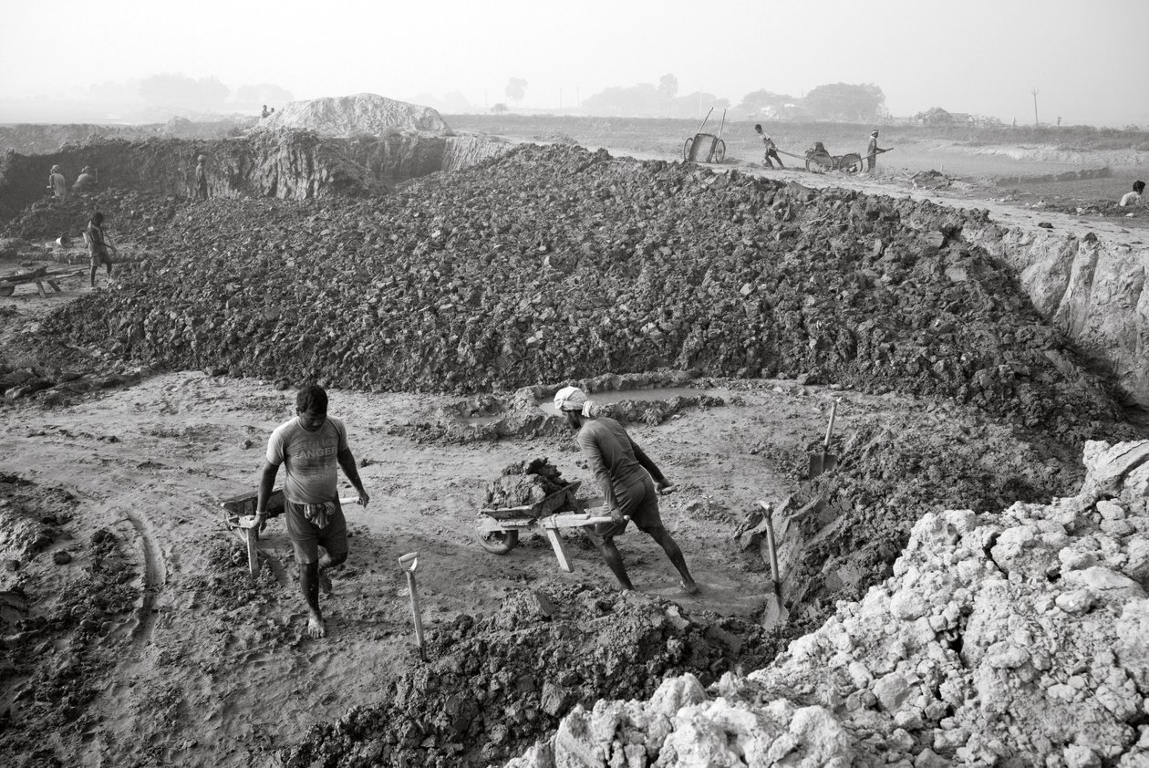 Fábricas de ladrillos en Calcuta, India, 2016 (foto) de Jon Nicholson