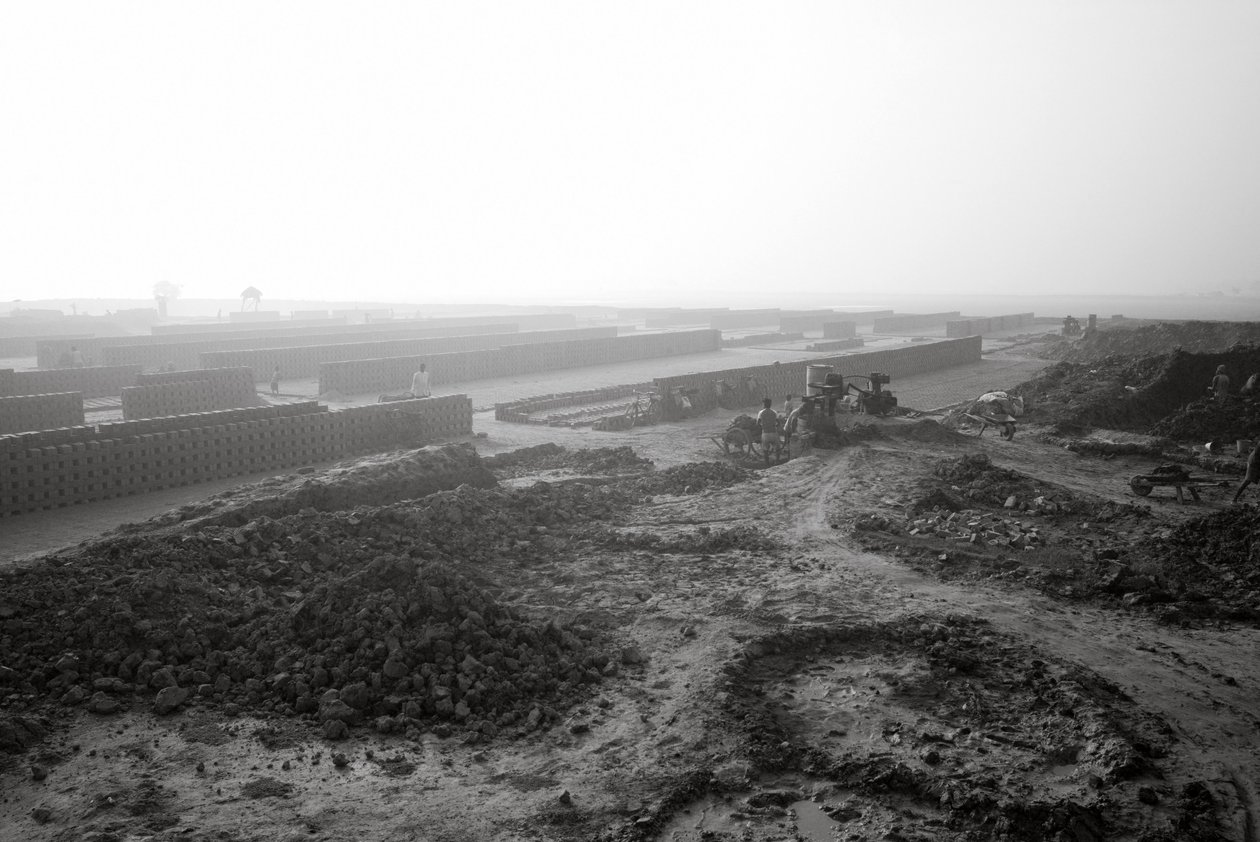 Fábricas de ladrillos en Calcuta, India, 2016 (foto) de Jon Nicholson