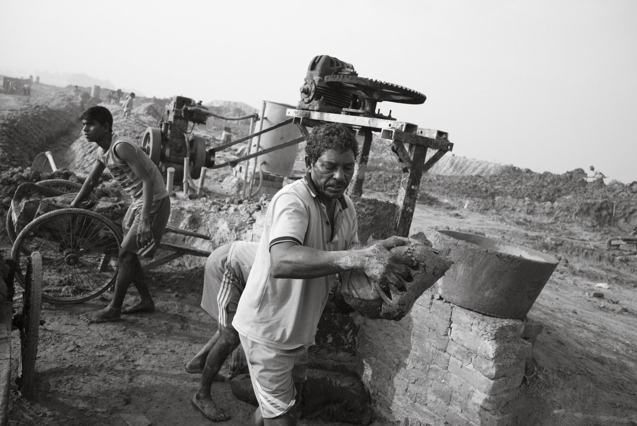 Fábricas de ladrillos en Calcuta, India, 2016 (foto) de Jon Nicholson