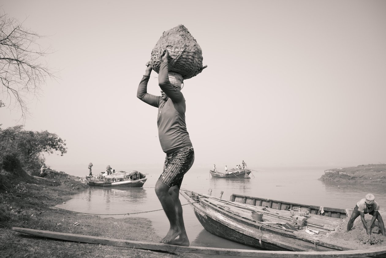Fábricas de ladrillos en Calcuta, India, 2017 (foto) de Jon Nicholson