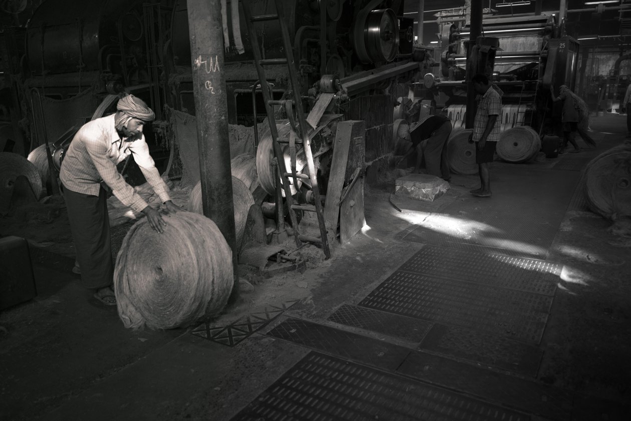 Fábrica de yute, Calcuta, India, 2017 (foto) de Jon Nicholson