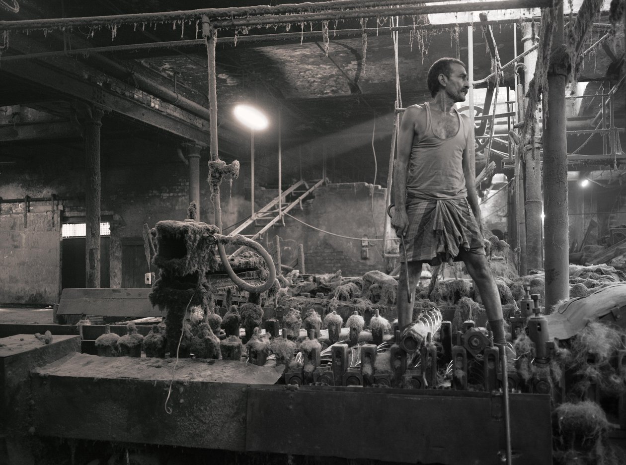Fábrica de yute, Calcuta, India, 2017 (foto) de Jon Nicholson