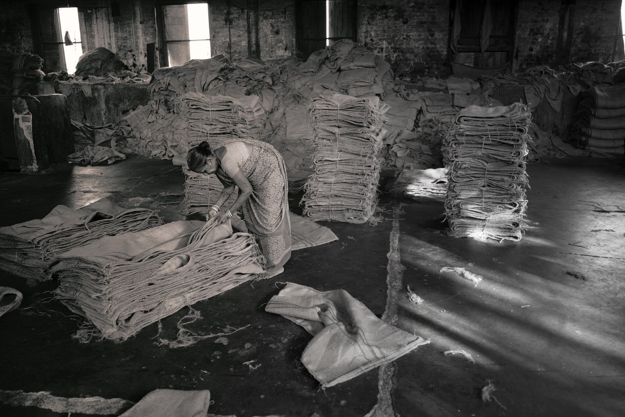Fábrica de yute, Calcuta, India, 2017 (foto) de Jon Nicholson