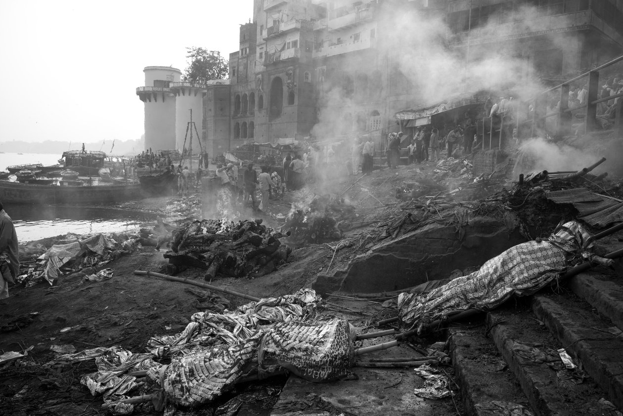 Manikarnika Ghat, Benarés, 2016 (foto) de Jon Nicholson