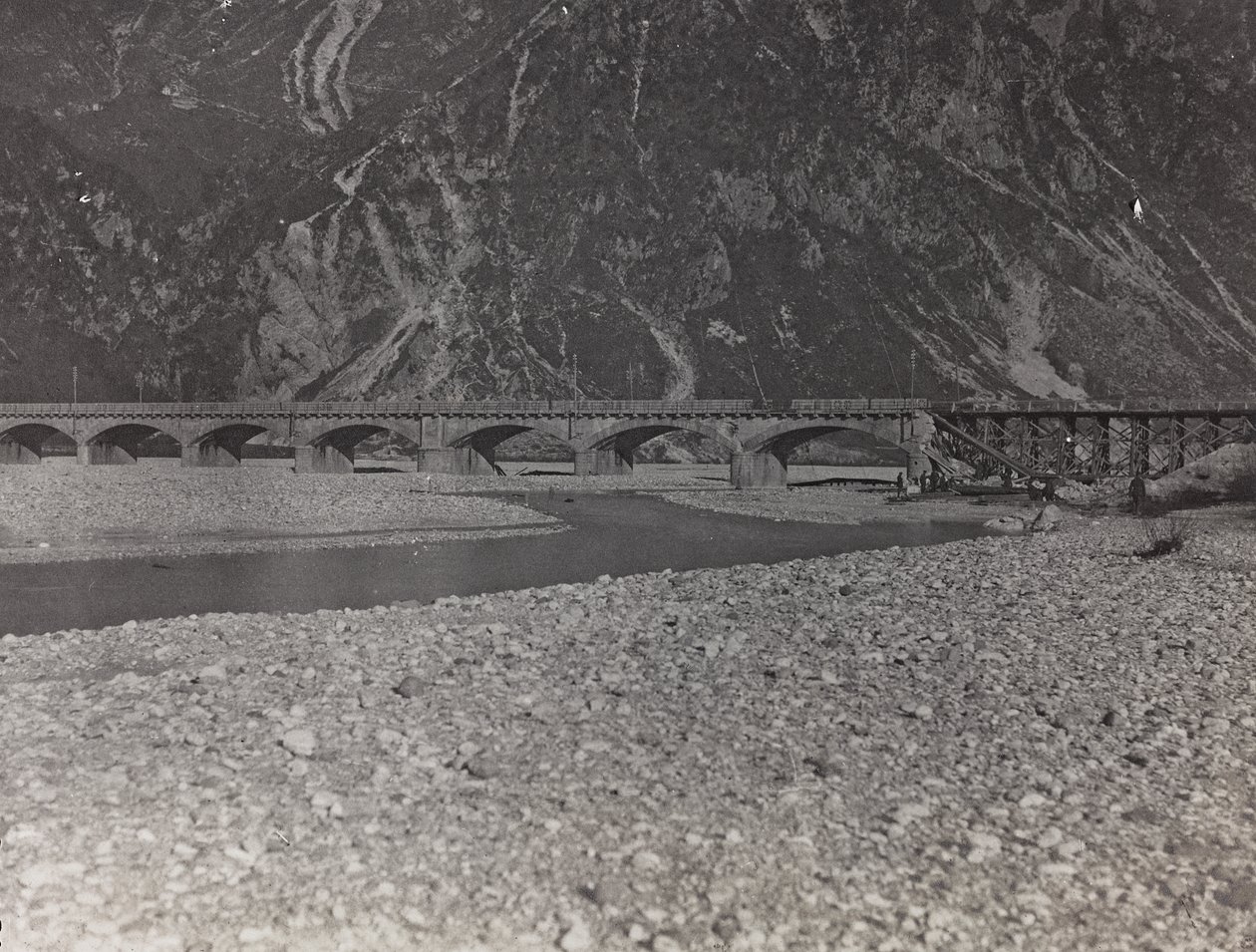 Puente militar sobre el Ta de Josef Zohles