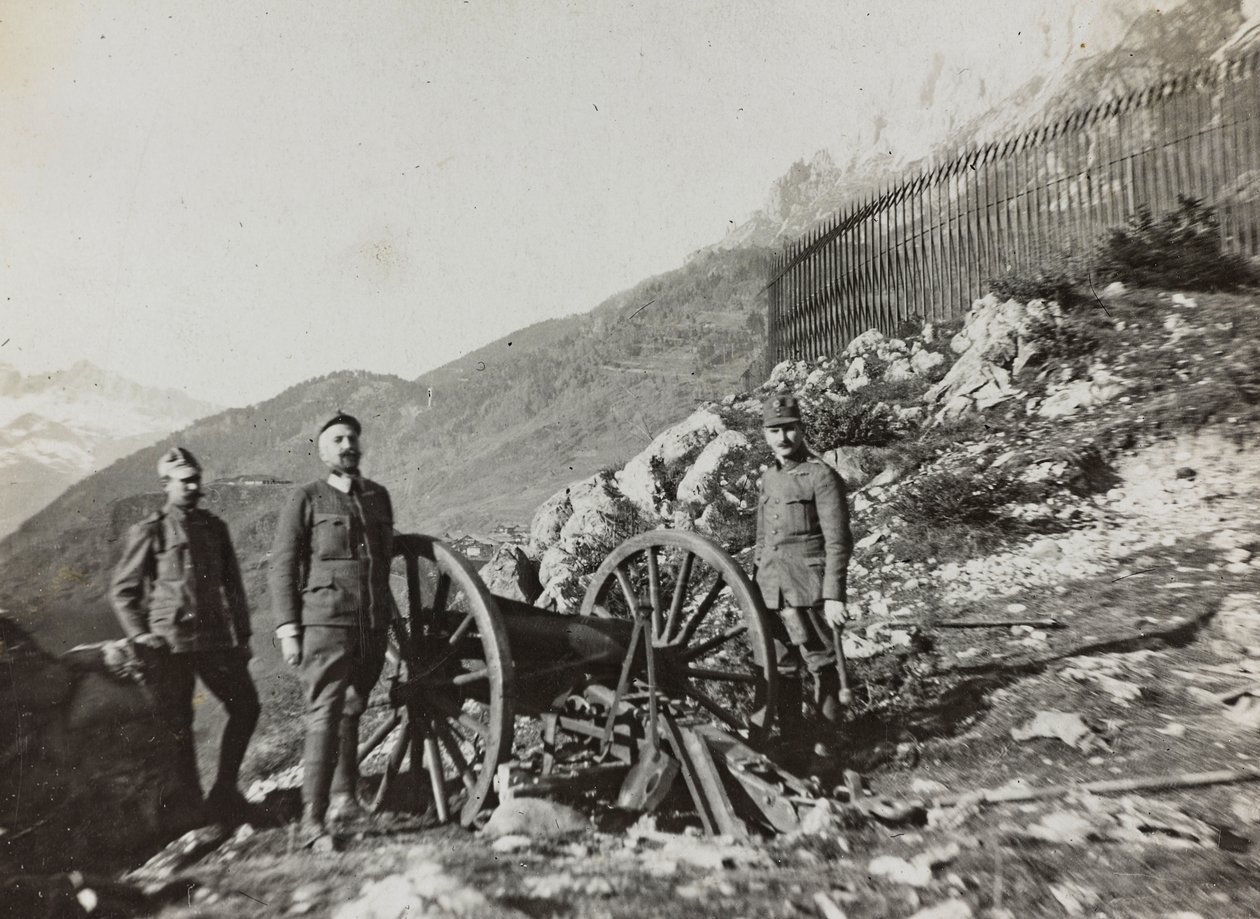 Álbum "Meine weltkriegs - Erinnerungen South-West Front (Carintia, Italia, Tirol del Sur) 31/03/1915-12/11/1918 - Josef Zohles Wien": soldados con cañón de Josef Zohles