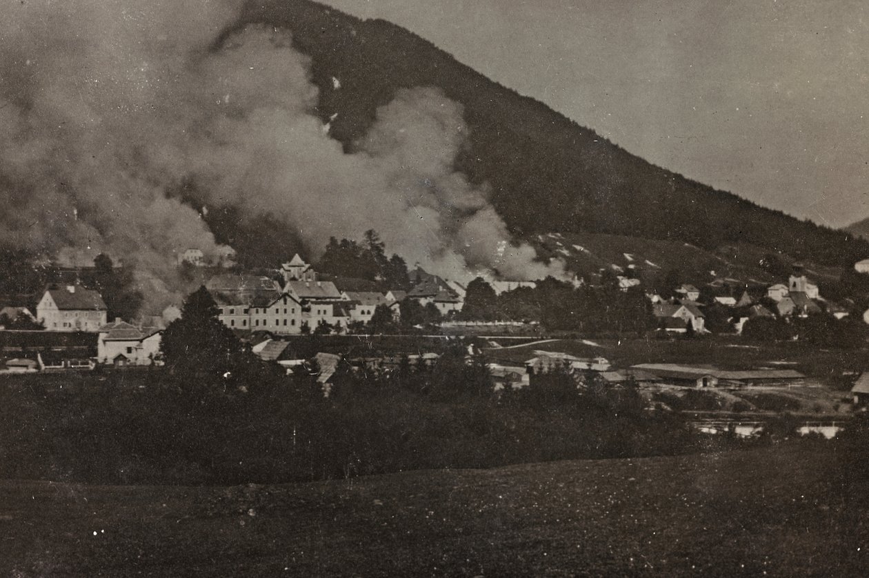Álbum "Meine weltkriegs - Erinnerungen South-West Front (Carintia, Italia, Tirol del Sur) 31/03/1915-12/11/1918 - Josef Zohles Wien": bombardeos en Tarvisio de Josef Zohles