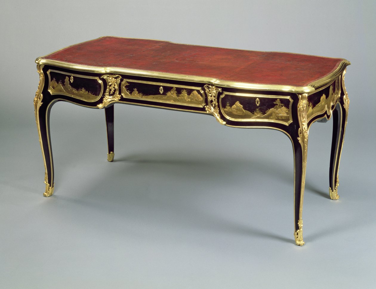 Bureau Plat de Luis XV, c.1775 (madera lacada y ebonizada) de Joseph Baumhauer