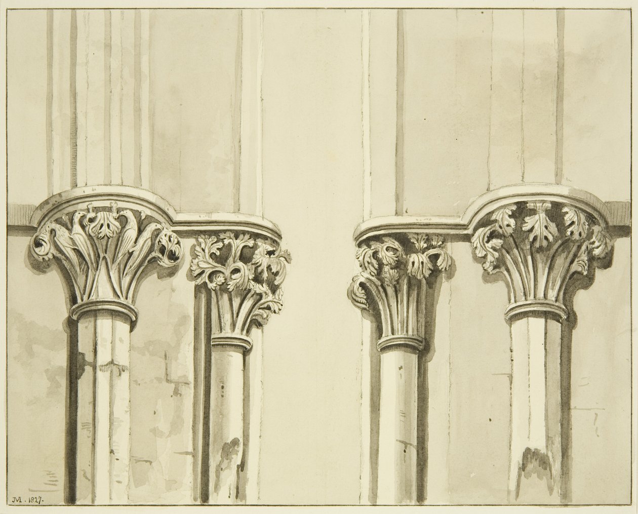 Cuatro capiteles cerca de la puerta de la sacristía de San Marcos de Joseph Manning