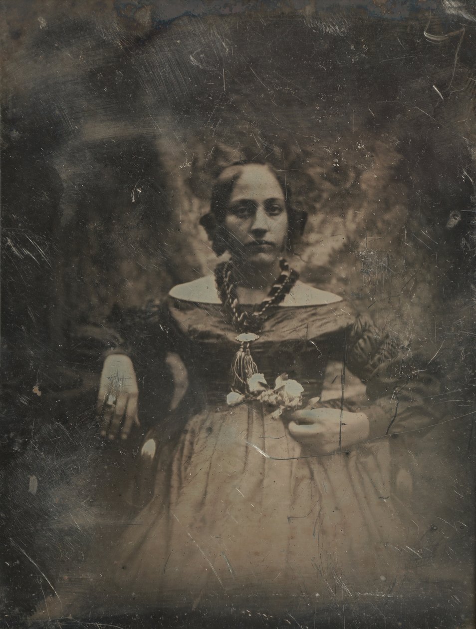 Joven mujer sosteniendo una flor, ca. 1842 de Joseph Philibert Girault De Prangey