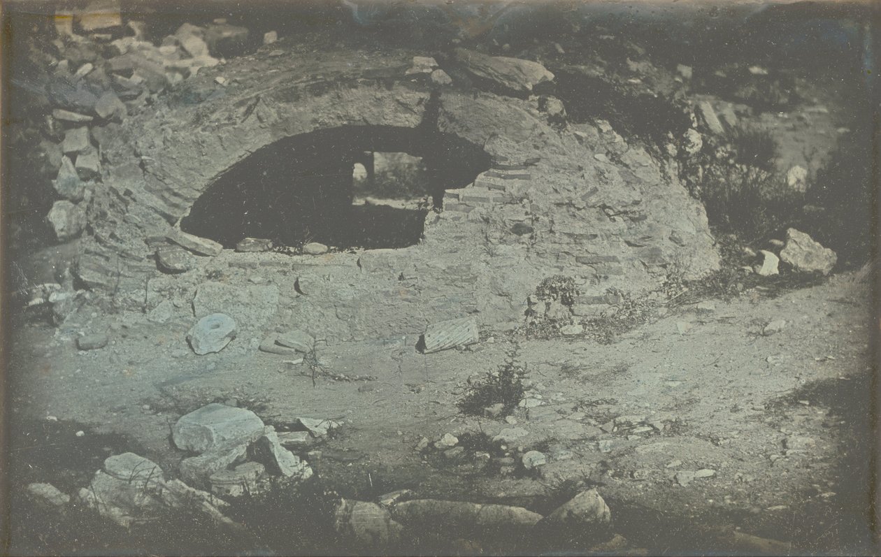Atenas. Templo de Minerva Poliade (primeros planos) / [Apertura de cisterna al pie del Erecteión, Acrópolis, Atenas] de Philibert Joseph Girault de Prangey