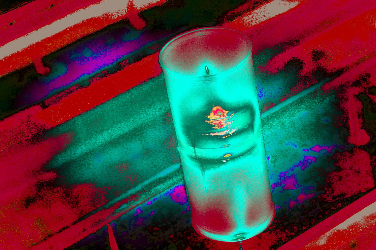 Vela de oración, de la serie, Velas votivas, 2015 (fotografía) de Joy Lions