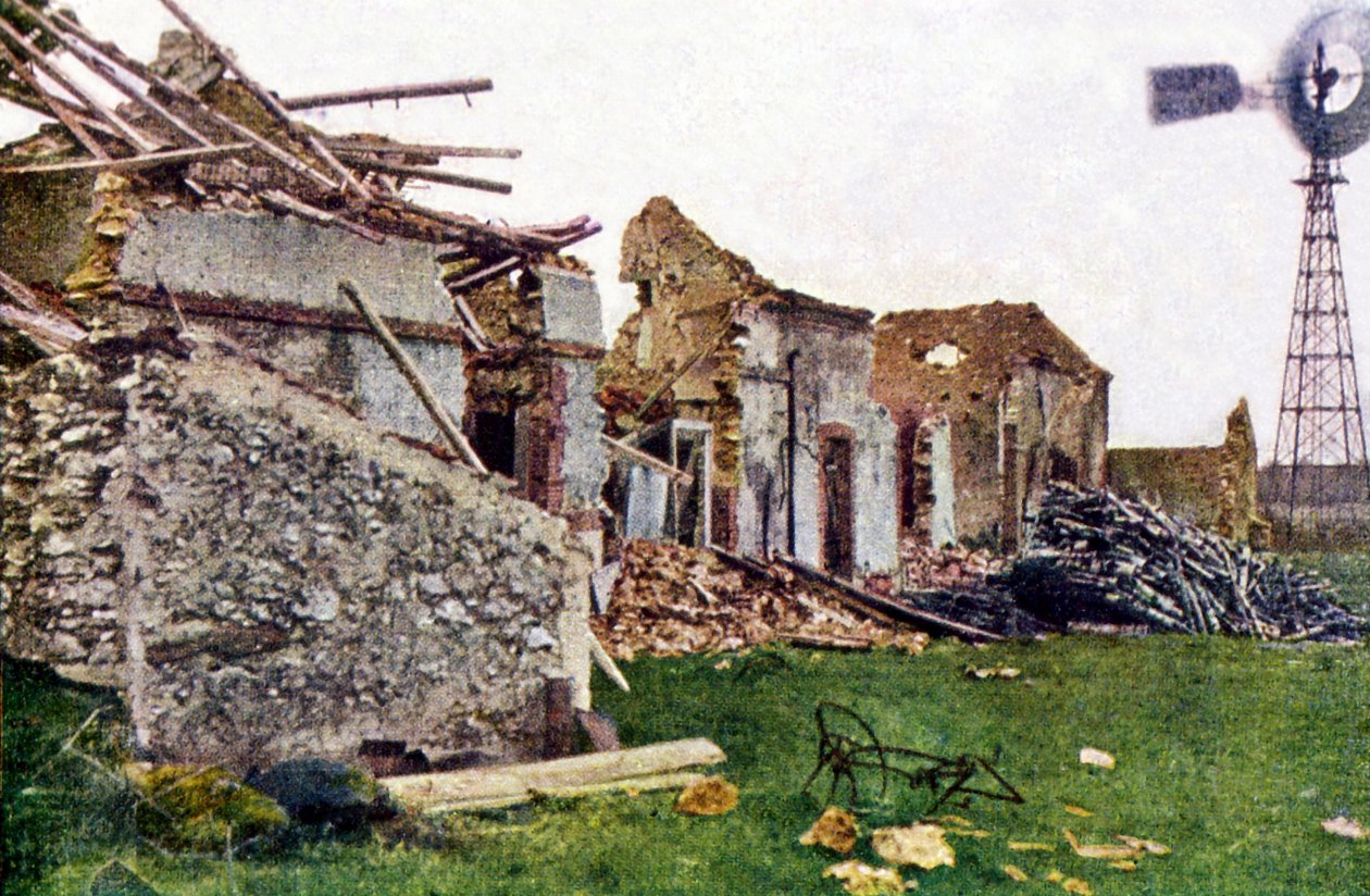Edificios destruidos en Villeneuve-Lez-Charleville al sur de Reims durante la Batalla del Marne, septiembre de 1914 de Jules Gervais Courtellemont