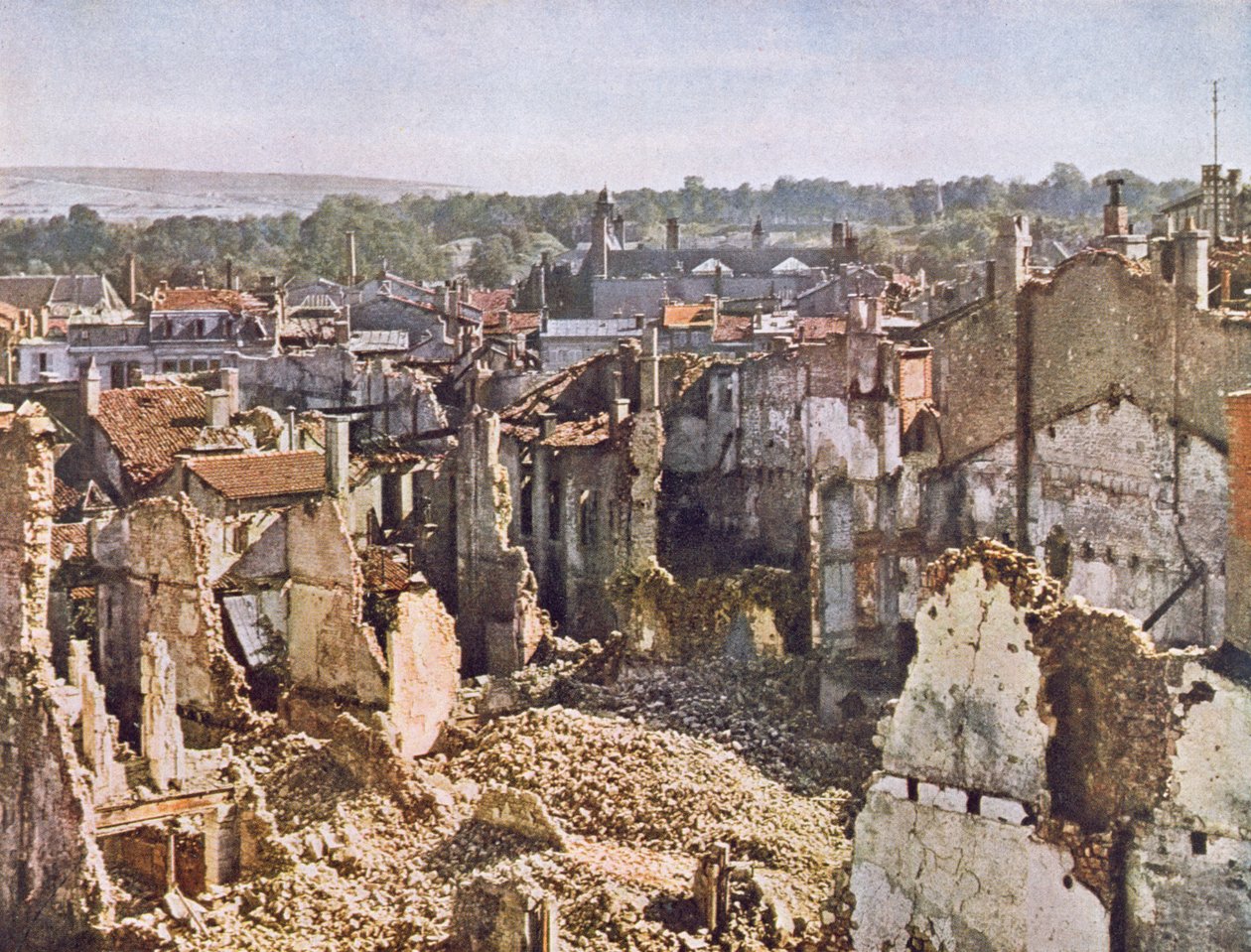 Ruinas de Verdún después de 8 meses de bombardeo, 1916-17 (después de una foto en color) de Jules Gervais Courtellemont