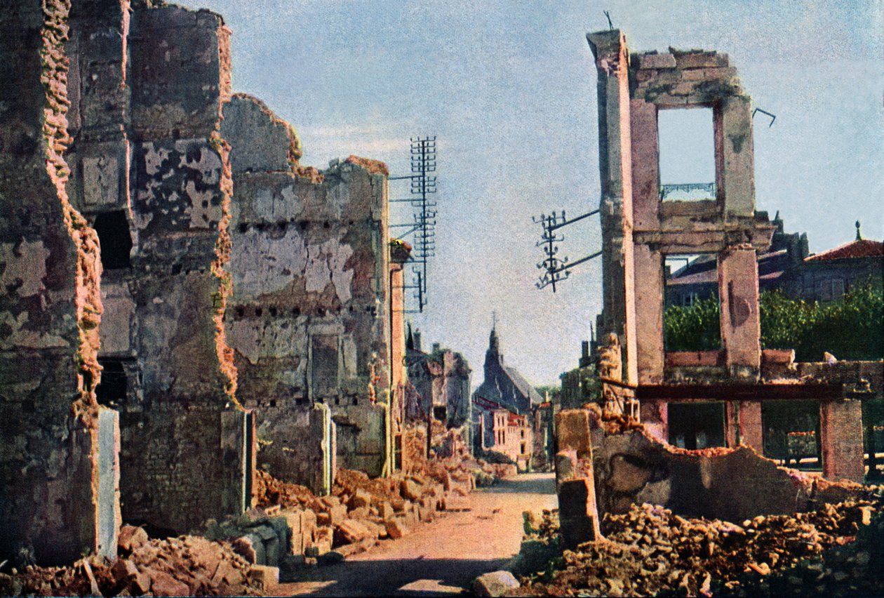 Vista de Verdún después de 8 meses de bombardeo, septiembre de 1916 de Jules Gervais Courtellemont