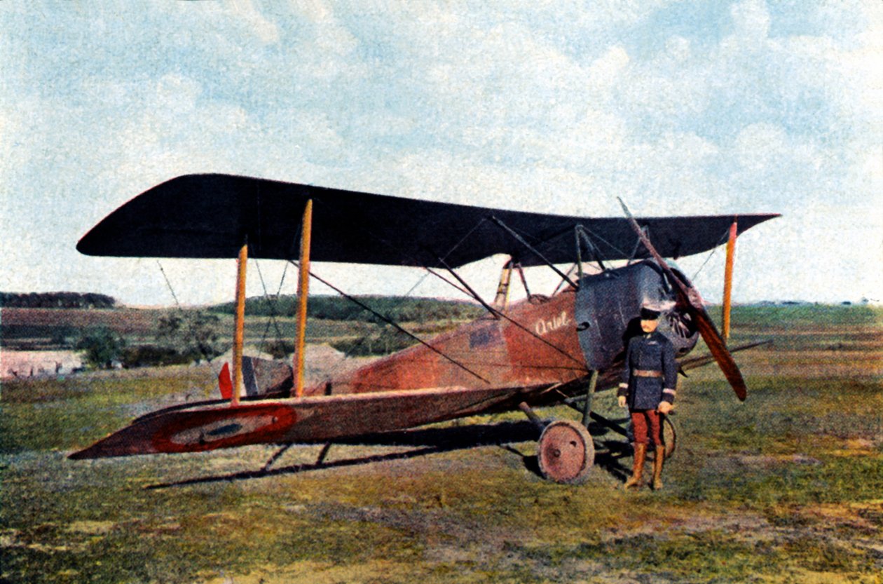 El Capitán Robert de Beauchamp junto a su caza británico Sopwith después de regresar de una incursión de bombardeo en Essen, poco antes de su muerte en Verdún, septiembre de 1916 de Jules Gervais Courtellemont