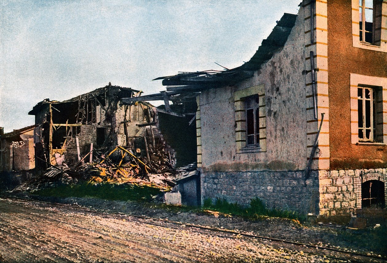 El pueblo destruido de Dombasle-en-Argonne al oeste de Verdun, septiembre de 1916 de Jules Gervais Courtellemont
