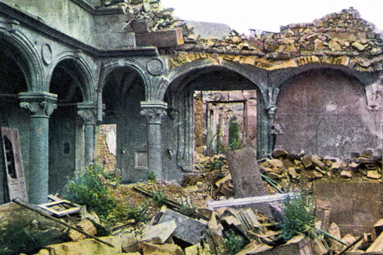 La Princerie gravemente dañada, Verdún, septiembre de 1916 de Jules Gervais Courtellemont