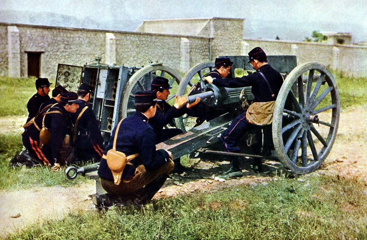 Soldados franceses con un mortero en acción durante la Batalla del Marne al este de París, septiembre de 1914 de Jules Gervais Courtellemont