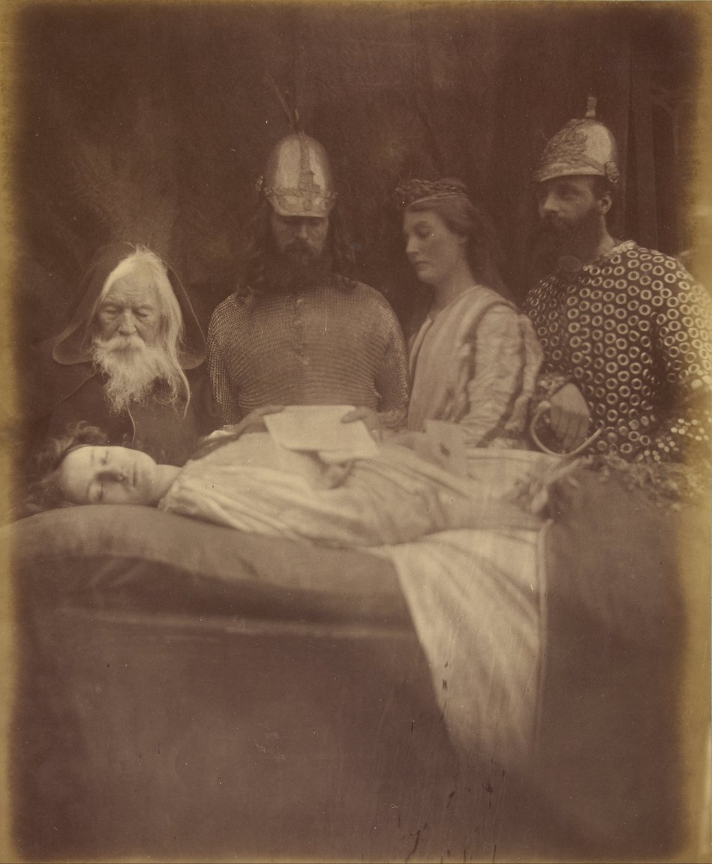 Elaine Y reverentemente la llevaron al Salón de Julia Margaret Cameron