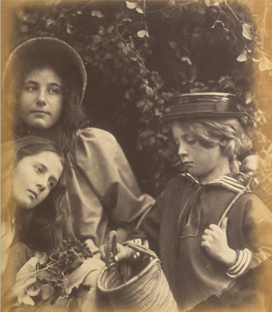 Elizabeth Keown, Kate Keown y Freddy Gould,c. 1866-1868 (foto) de Julia Margaret Cameron