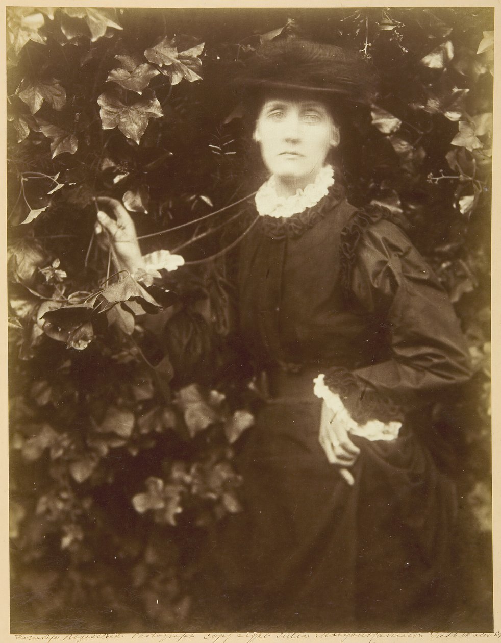 Sra. Herbert Duckworth, Ella camina en belleza, septiembre de 1874 de Julia Margaret Cameron