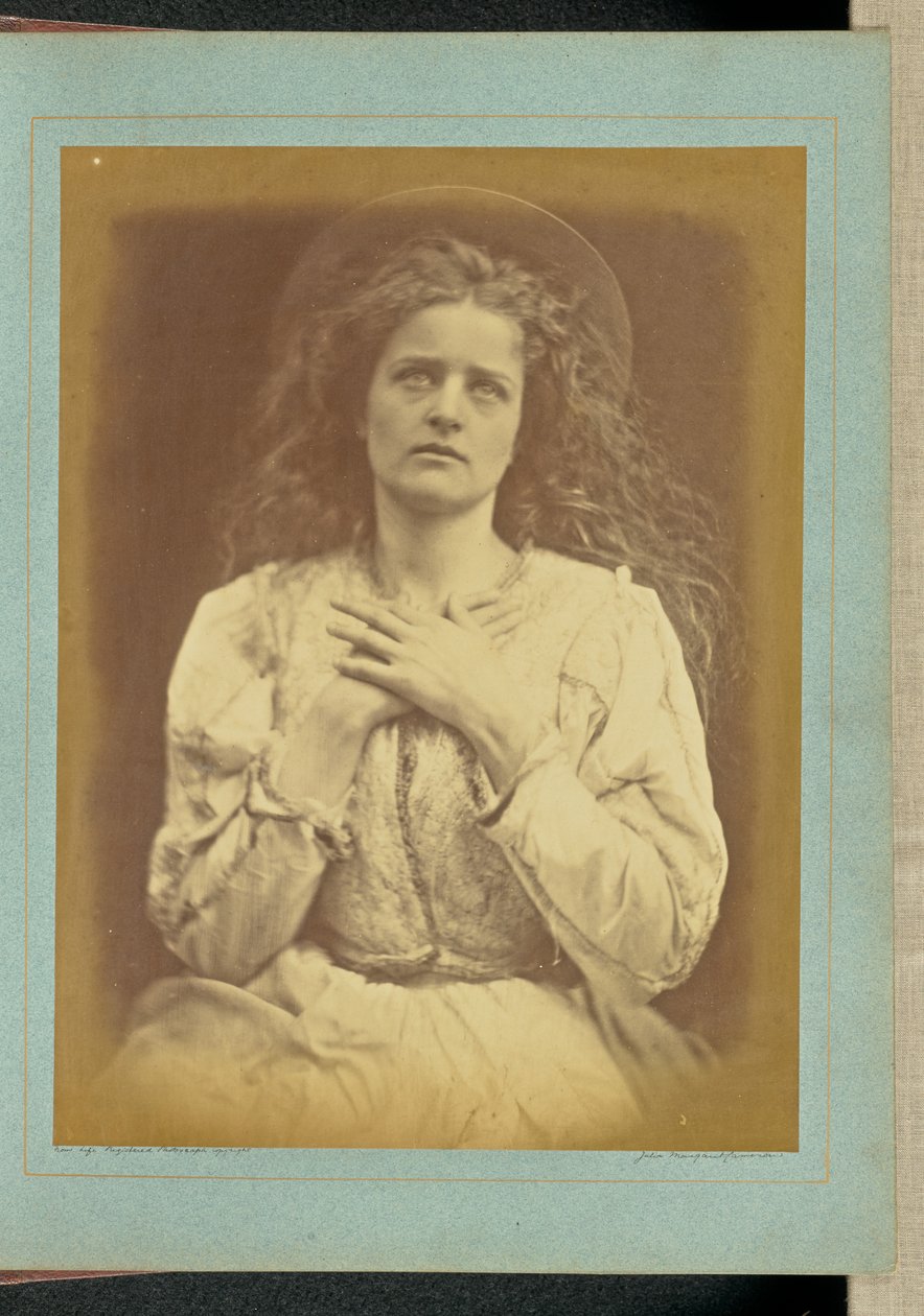 "Así que ahora creo que está cerca - confío en que lo está - lo sé" / "La Musa Bendita fue por ese camino mi alma tendrá que ir" de Julia Margaret Cameron