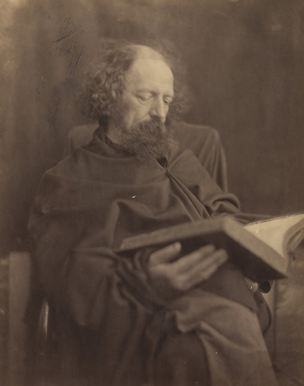 Tennyson leyendo, 1865 de Julia Margaret Cameron