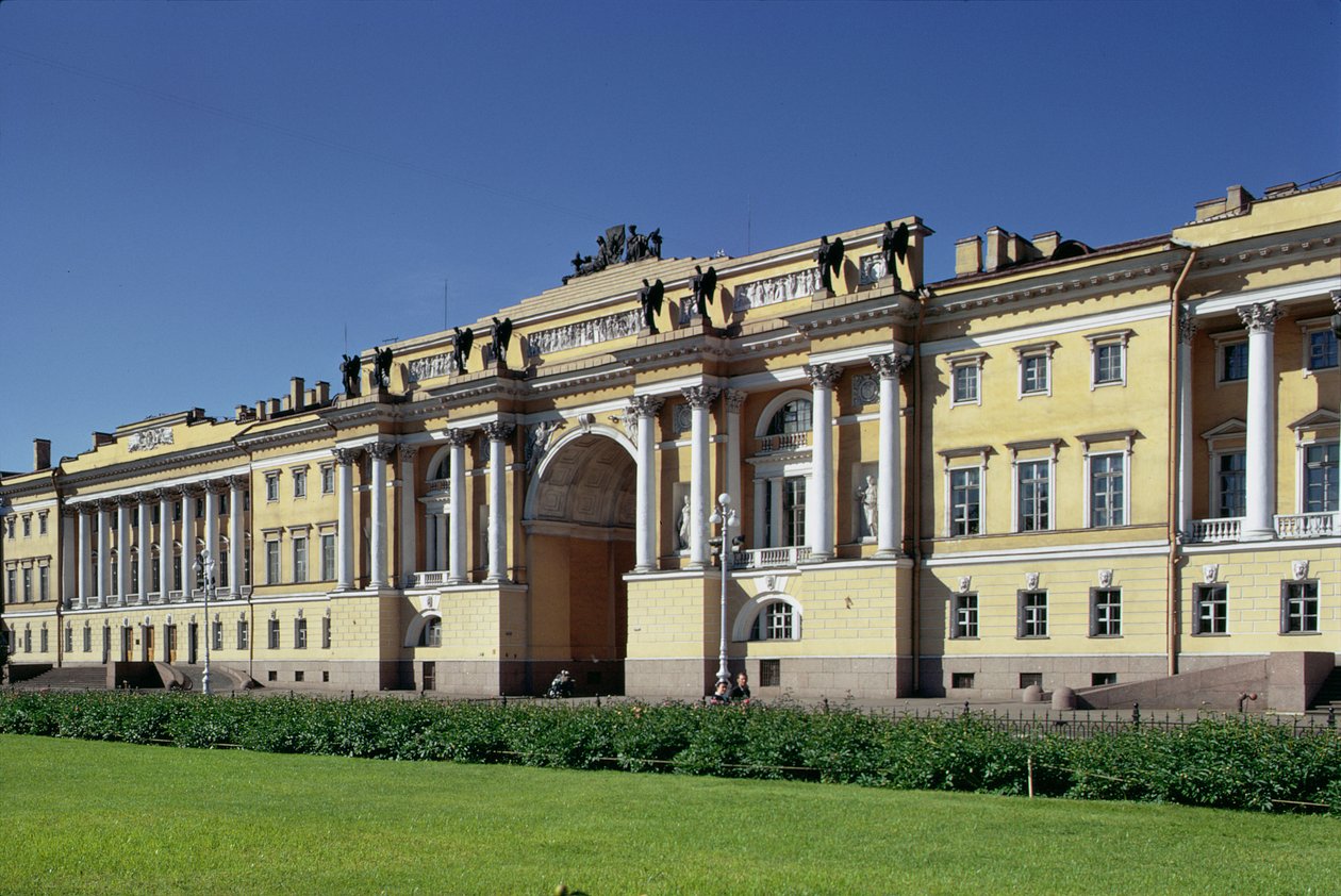 El Senado y el Sínodo, construido en 1829-34 de Karl Ivanovich Rossi