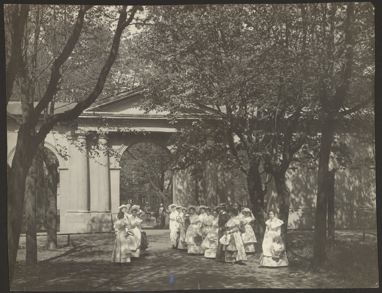 Un parque en el Instituto Smolny de Karl Karlovitz Bulla