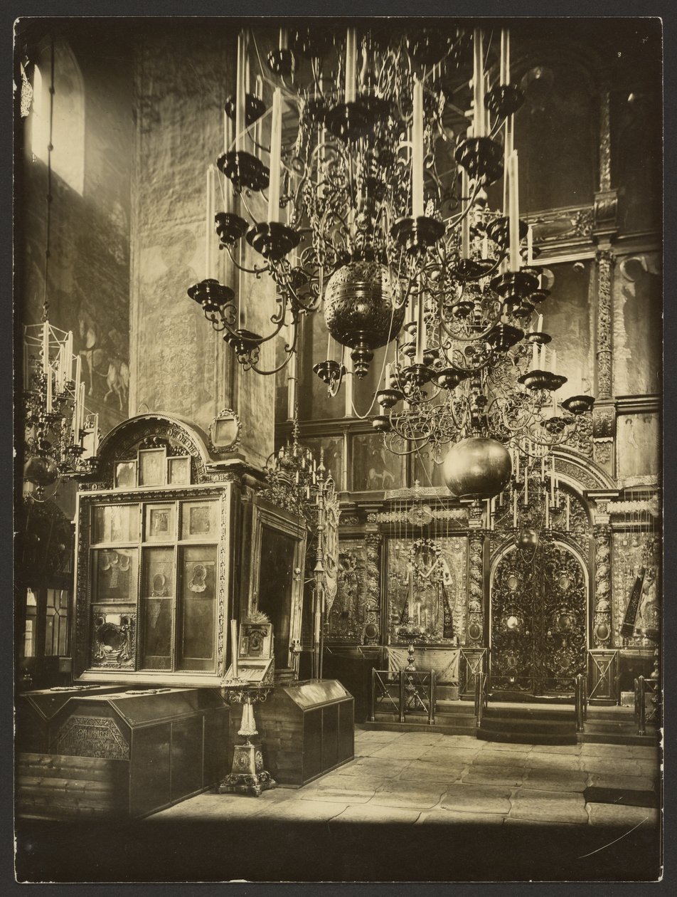 El Kremlin: vista interior de la Catedral del Arcángel, construida en 1333 de Karl Karlovitz Bulla