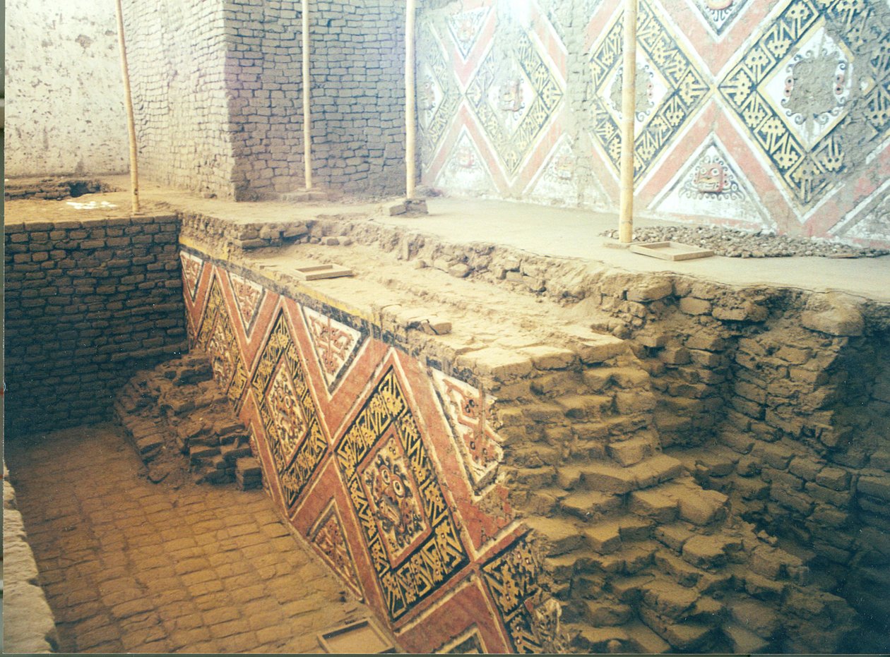Interior de la pirámide, posiblemente un complejo de templos, construida por el pueblo moche, hacia 200-500 d.C. (foto) (para más detalles, véase 138729) de Katie Attenborough