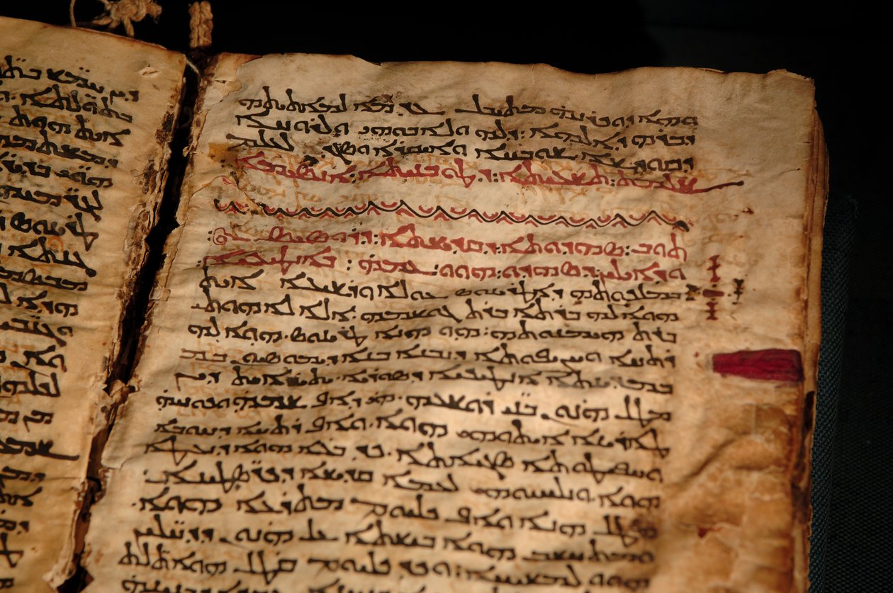 El libro de los Evangelios del siglo V había sido borrado en el siglo VIII y luego sobreescrito con rel..., 2006 (foto) de Kenneth Garrett