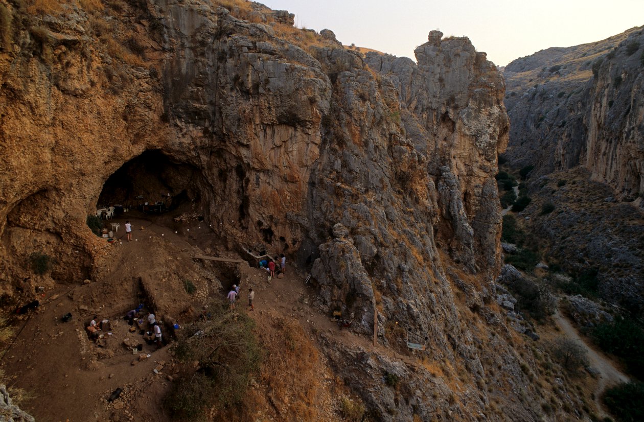 Cueva de Amud, excavación neandertal, Israel, 2008 (foto) de Kenneth Garrett