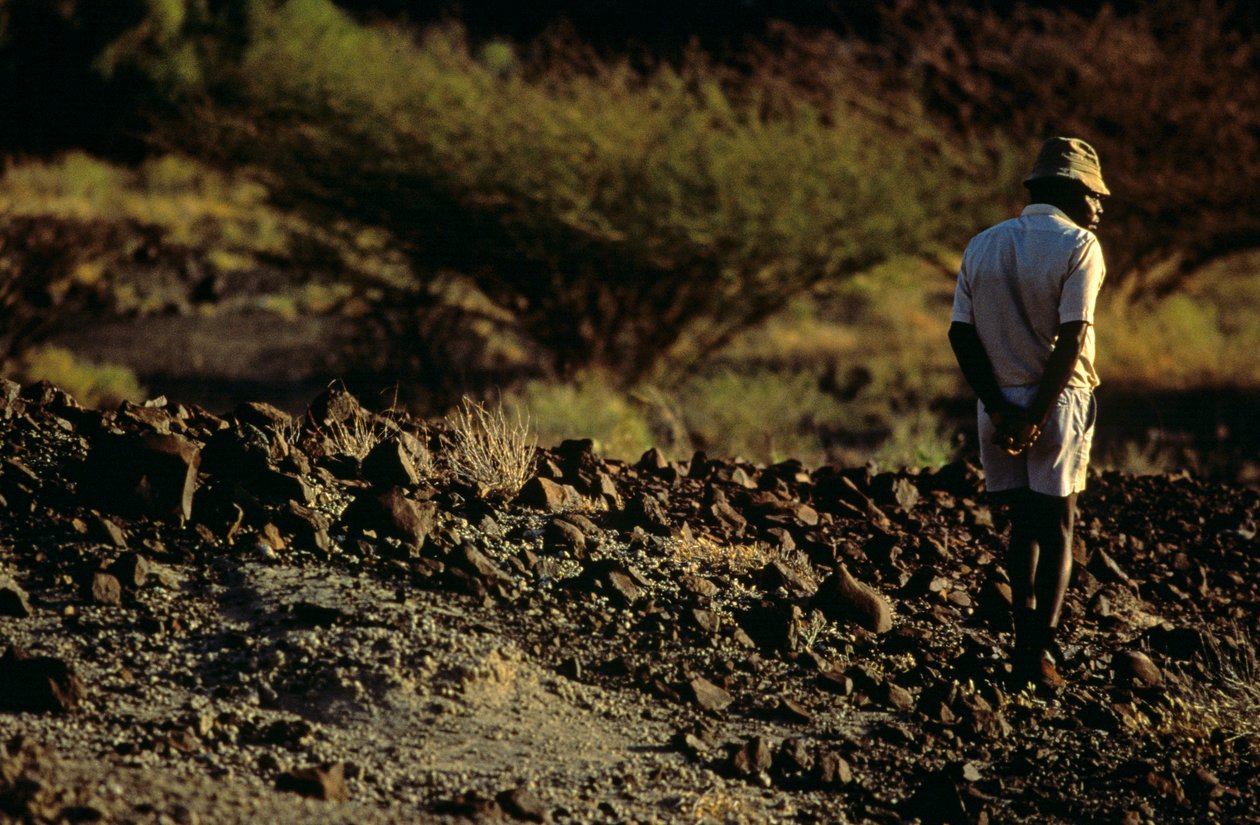 Cazador de fósiles, Kamoya Kimeu, líder de la Banda de los Homínidos, 2008 (foto) de Kenneth Garrett
